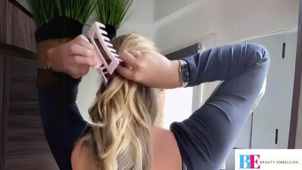 Close-up of a stylish claw clip in hair, symbolizing a healthy and chic hairstyle.